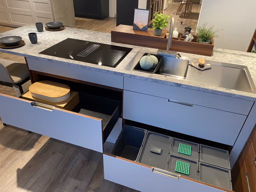 Massivholz-Küche Walden in Robinie